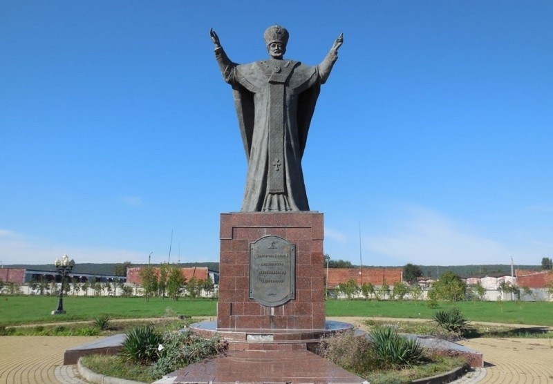 Памятник Николаю Чудотворцу